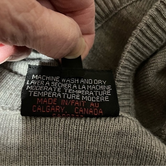 White Ram Moulaine Gray Heathered VNeck Pullover-30% Wool -Size XL - Picture 9 of 10